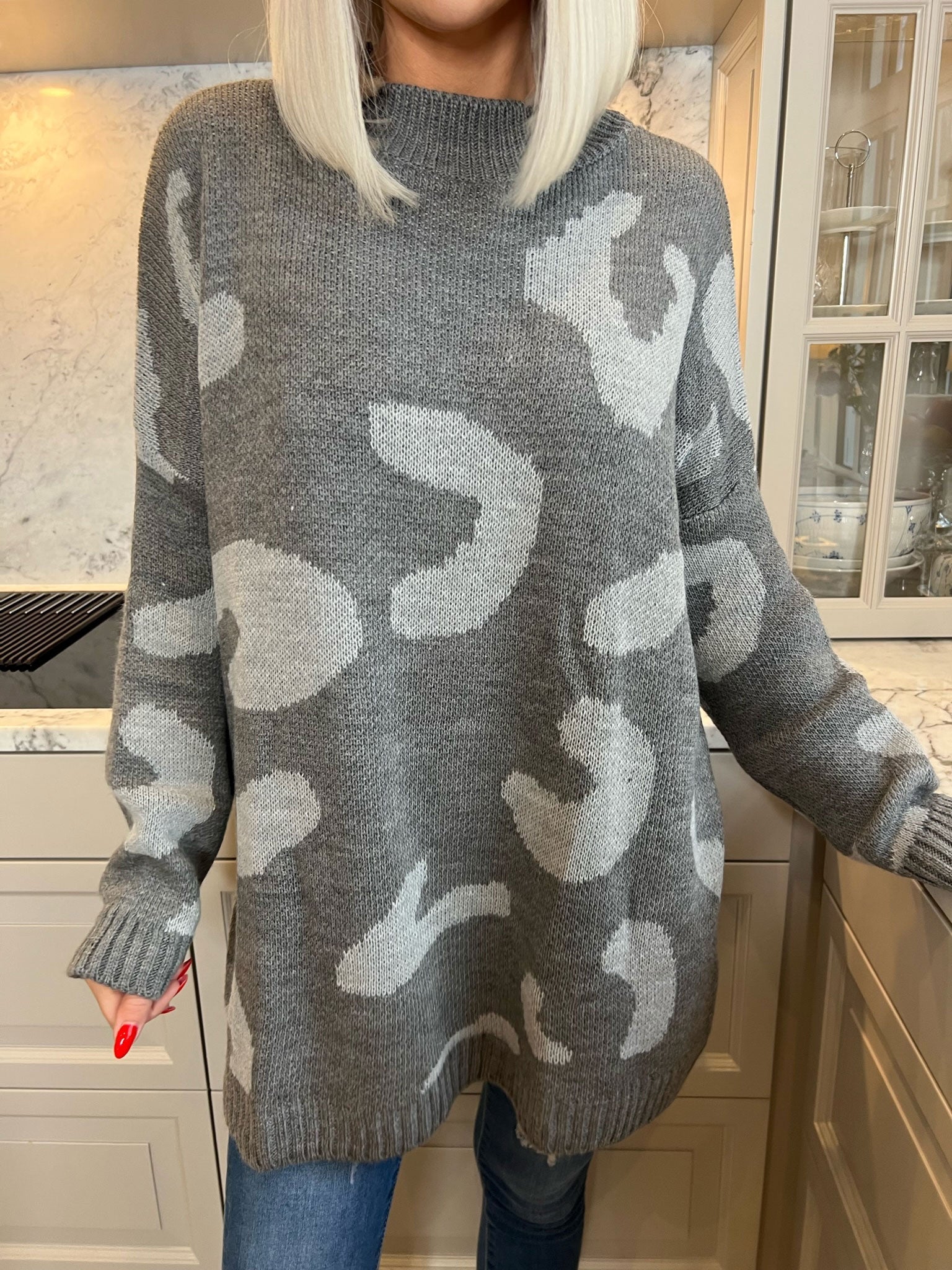 Missa - Stickad blus med stort leopardmönster